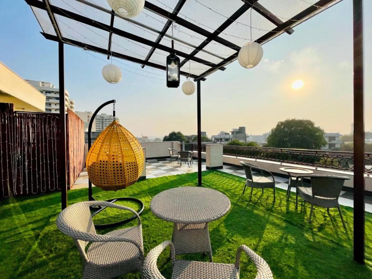 Olive Service Apartments - Golf Course Road Гургаон Екстериор снимка