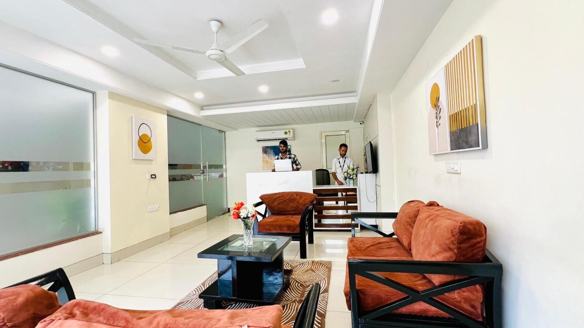 Olive Service Apartments - Golf Course Road Гургаон Екстериор снимка